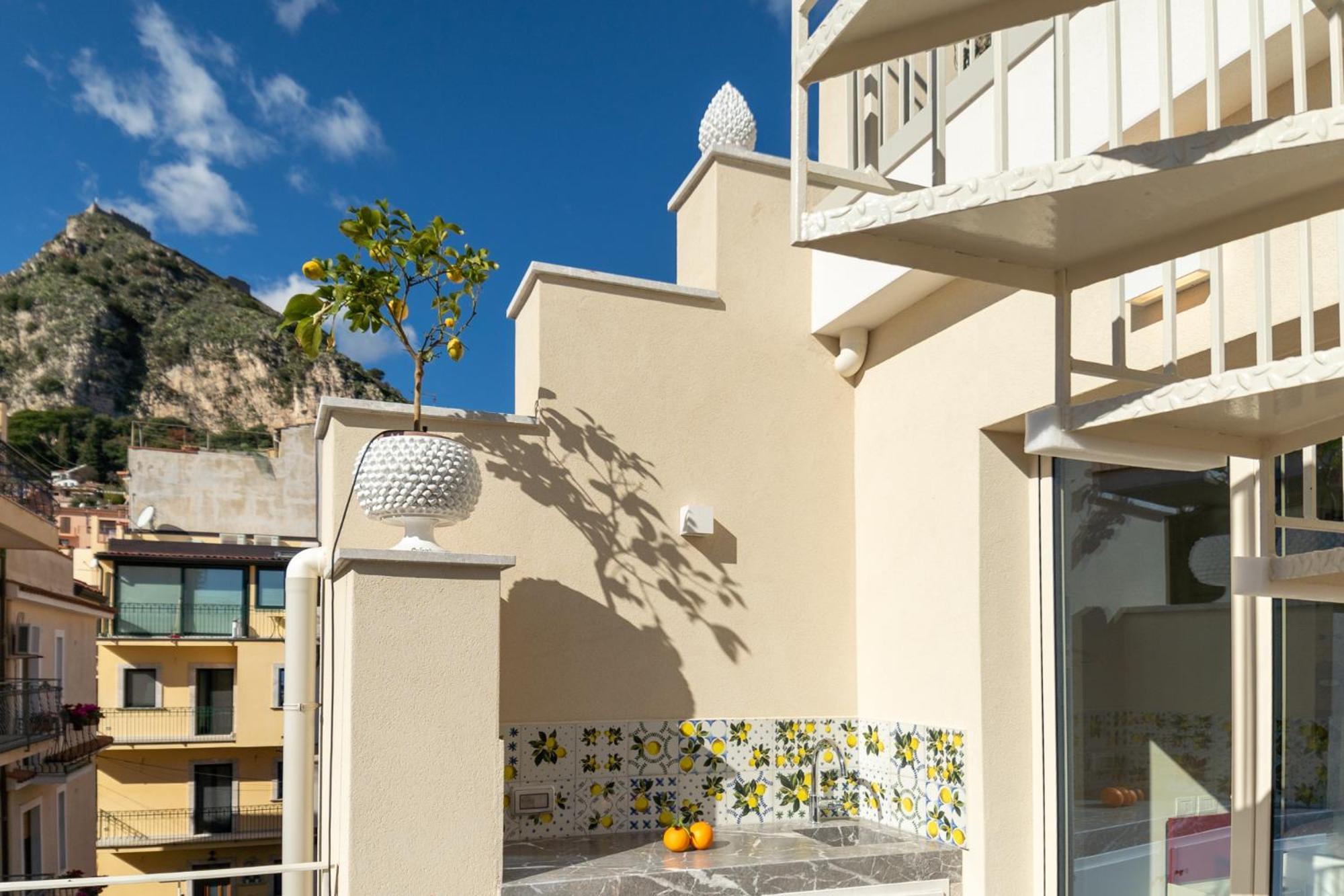 Taoetna Guest House, 陶尔米纳 外观 照片